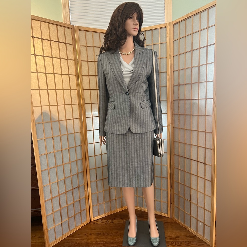 Gray houndstooth Antonio Melani 2 piece suit size 6
